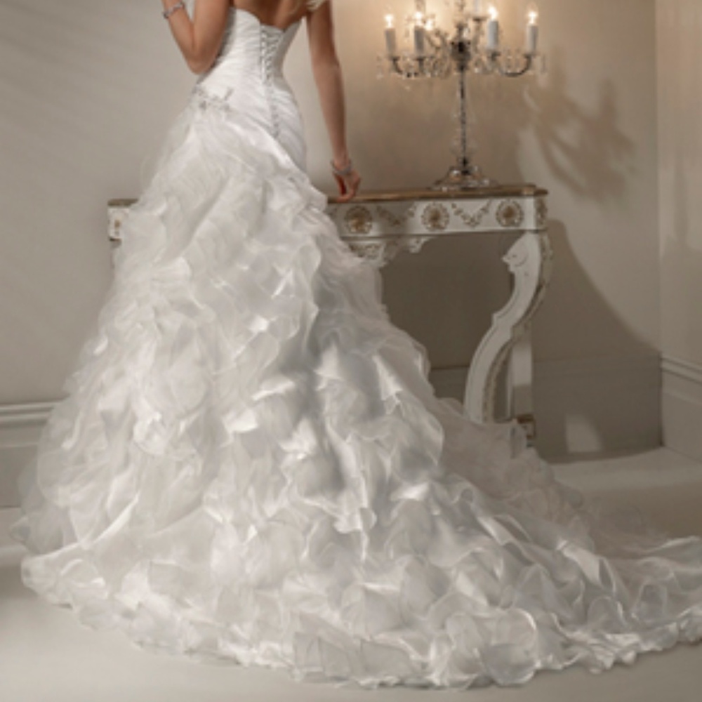 Beautiful Maggie Sottero Wedding Gown